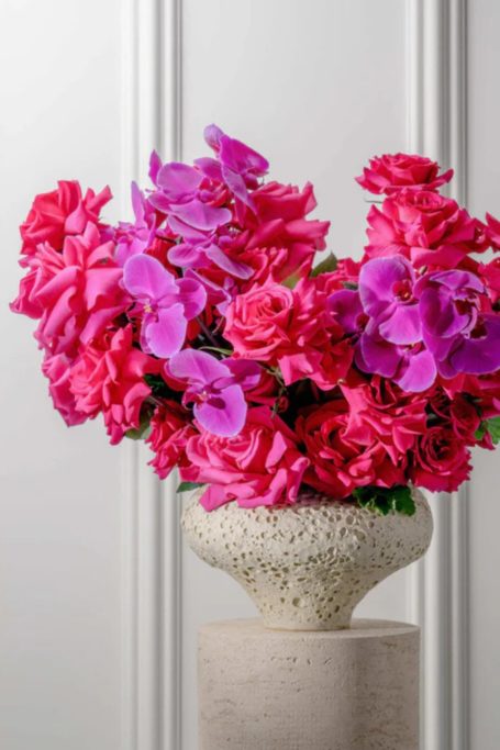 Red and pink bouquet in a vase