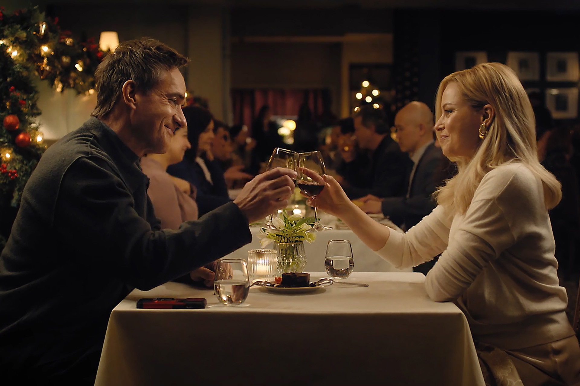 Matthew Macfadyen as Les & Elizabeth Banks as Lindy Littlejohn in The Miniature Wife