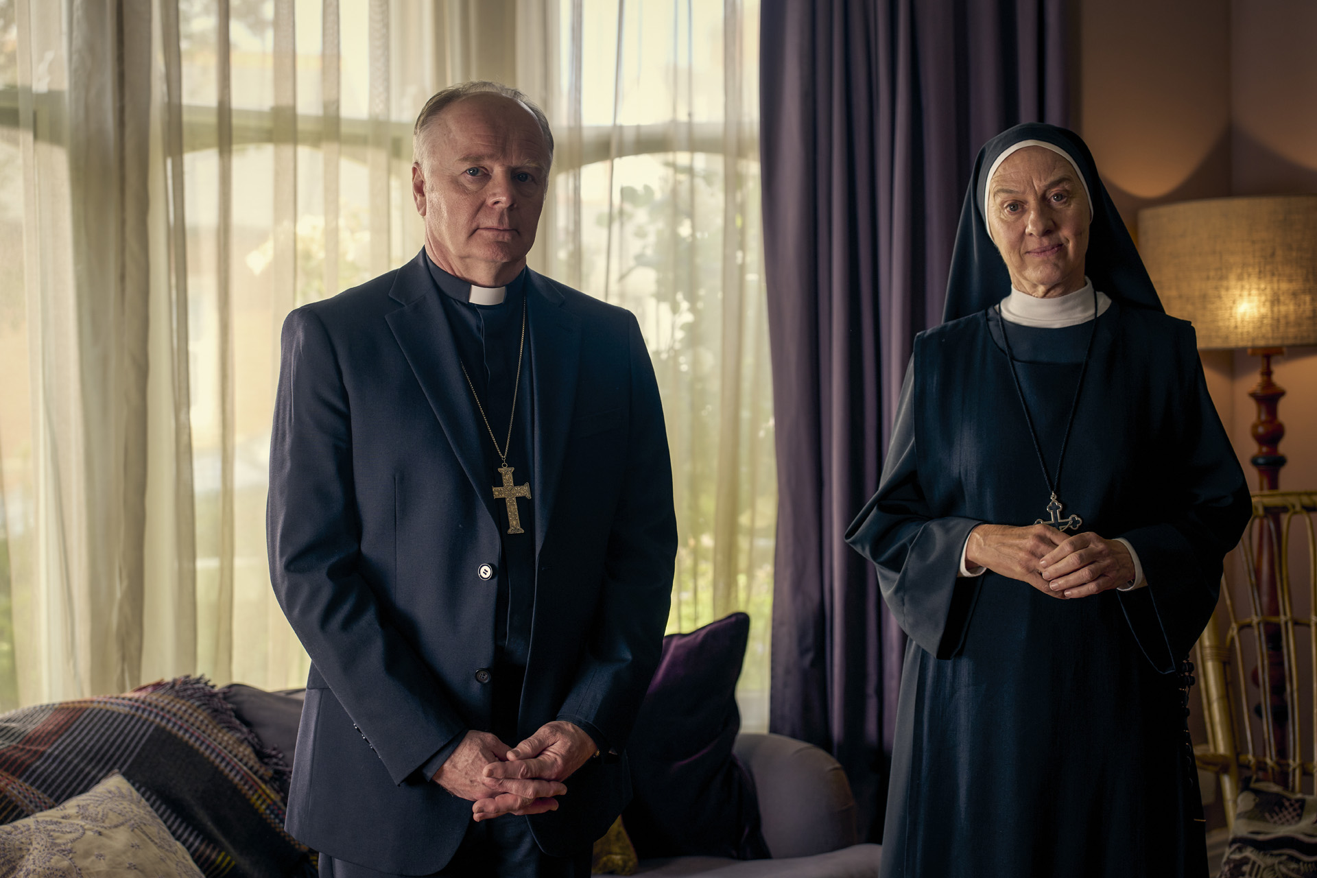 Peter (JASON WATKINS) & Francesca (NIAMH CUSACK) in Falling.