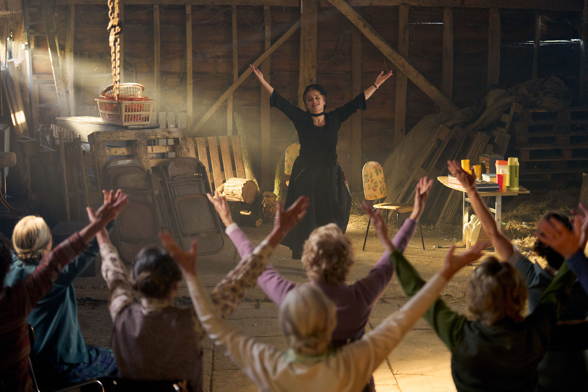 Eddie (HELENA BONHAM-CARTER) in California Avenue.