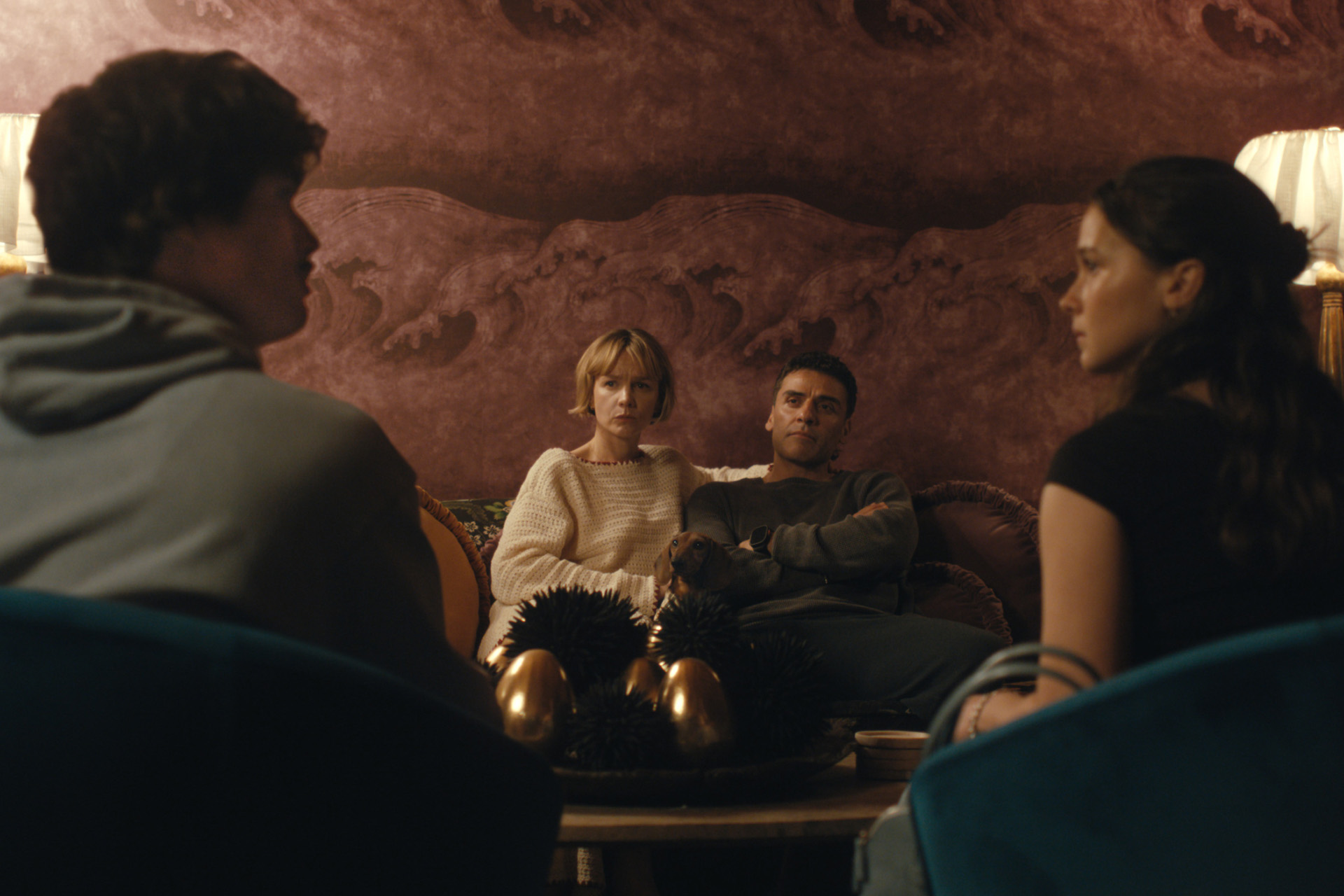 Charles Melton as Austin Davis, Carey Mulligan as Lindsay Crane-Martin, Oscar Isaac as Josh Martin & Cailee Spaeny as Ashley Miller in Beef.