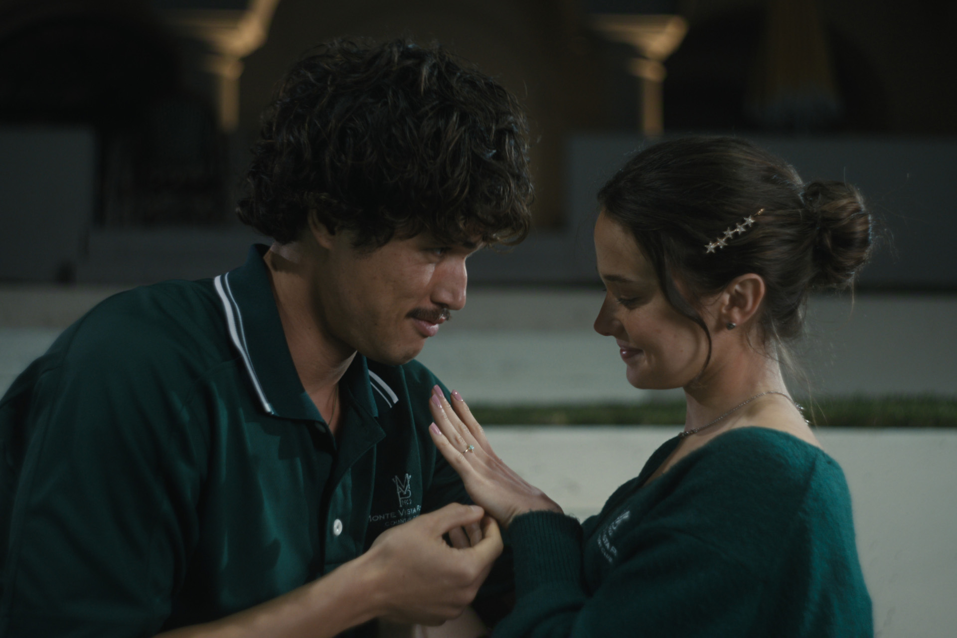 Charles Melton as Austin Davis & Cailee Spaeny as Ashley Miller in Beef.