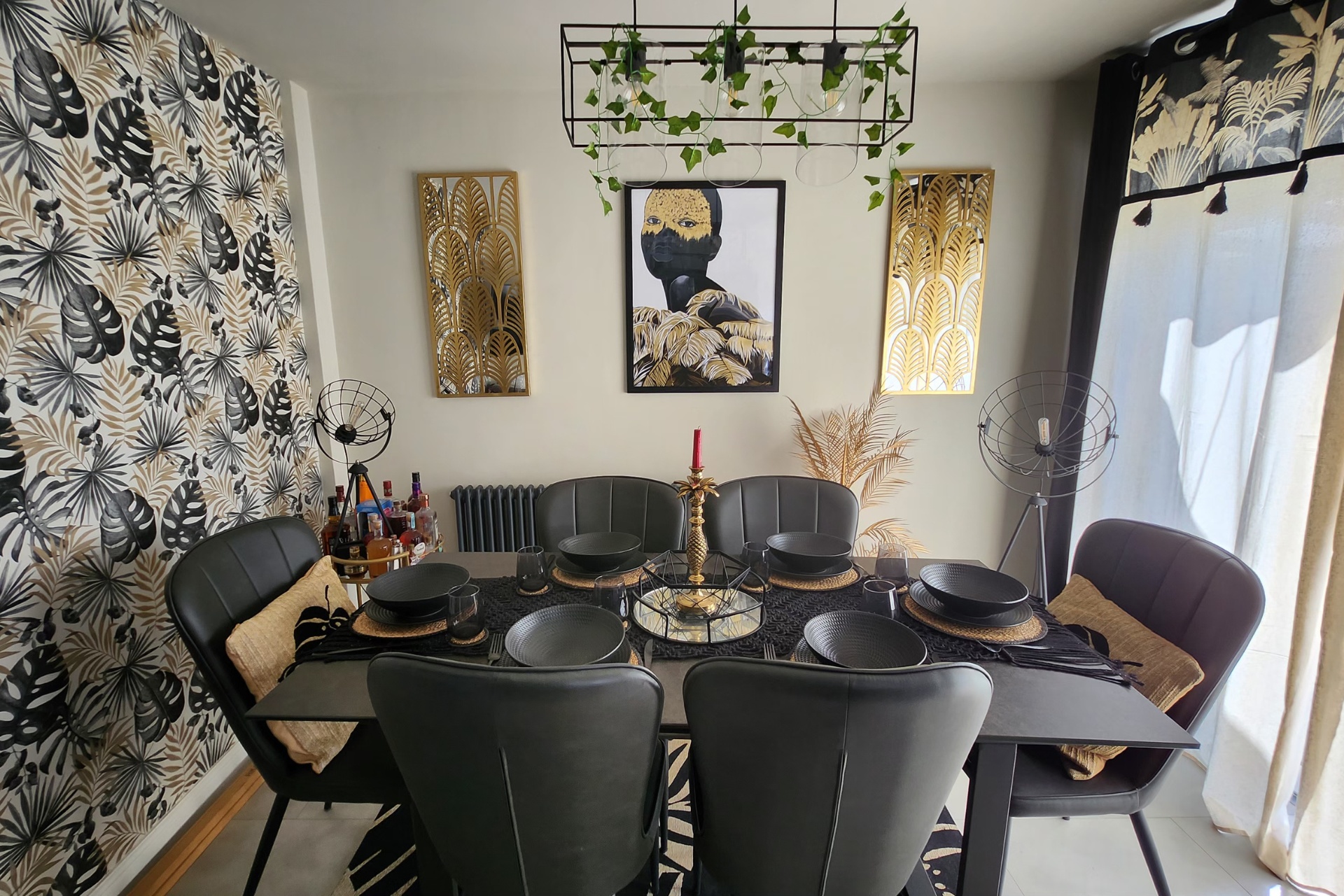 Scarlette Douglas' dining room