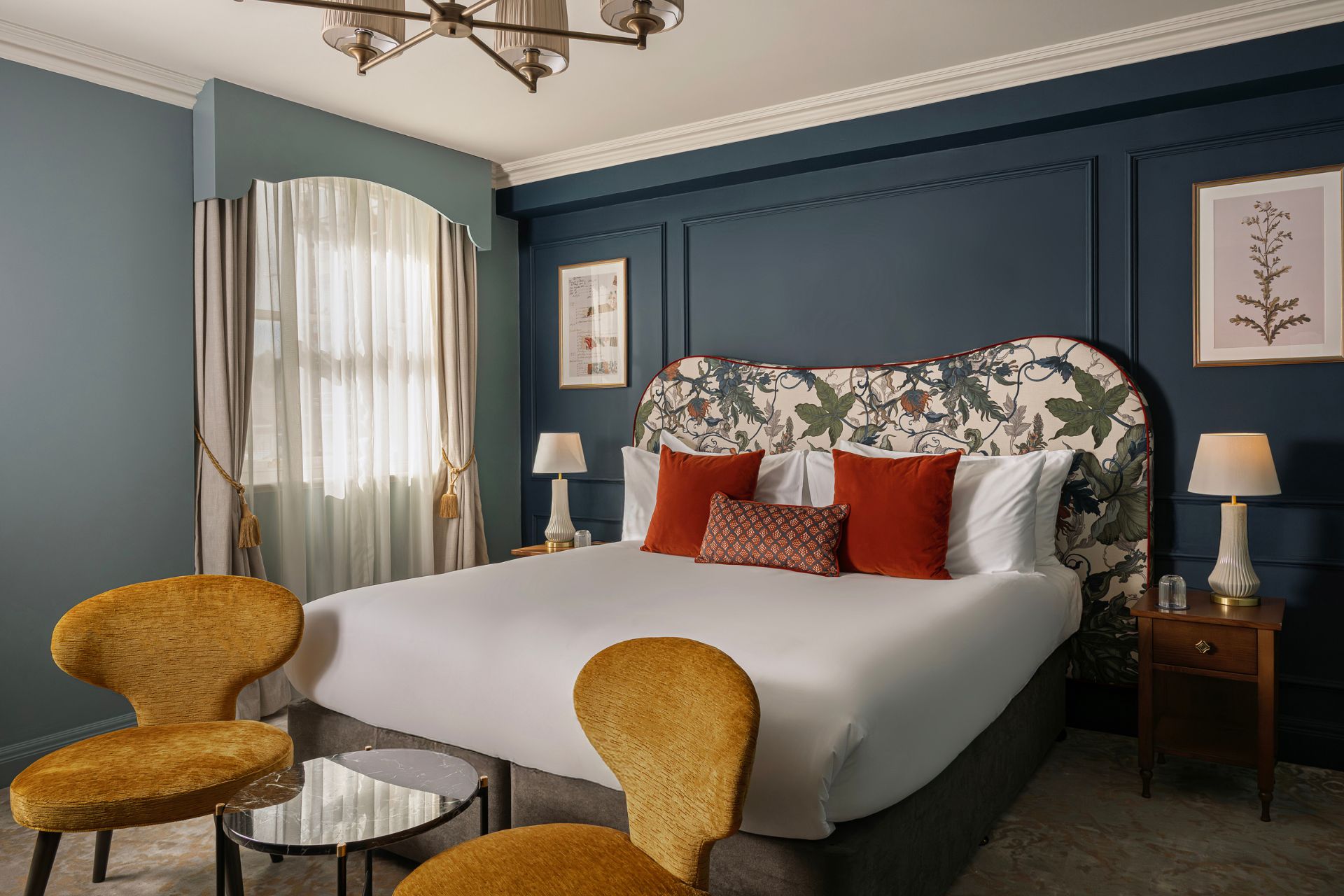 francis hotel bath bedroom