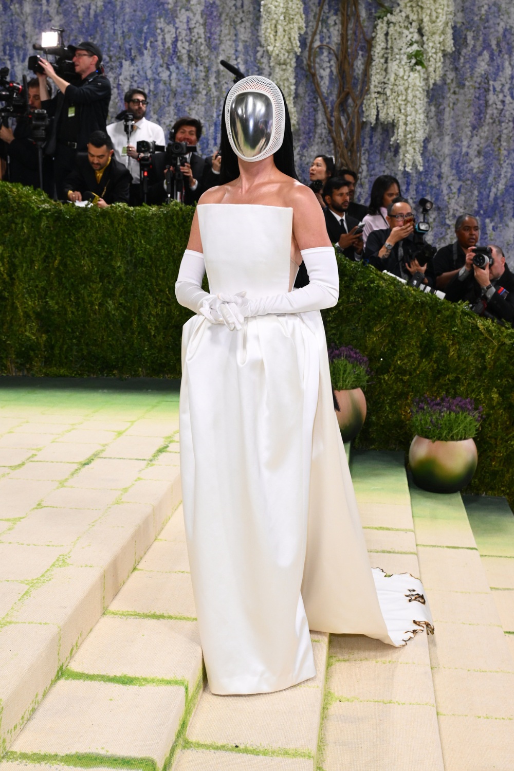 Katy Perry at The 2026 Met Gala (c) Stella McCartney