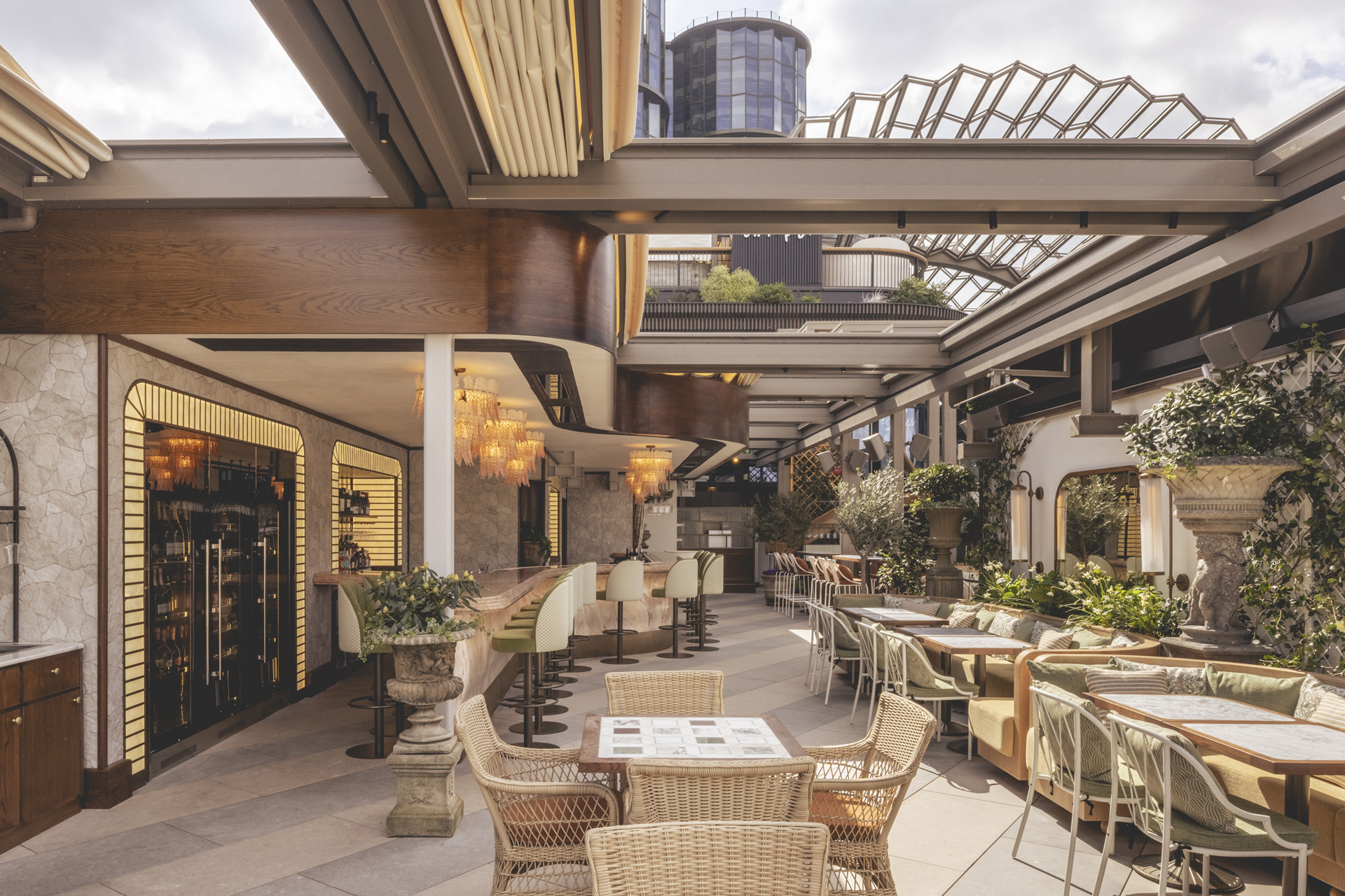 New bar and restaurant Lillie's