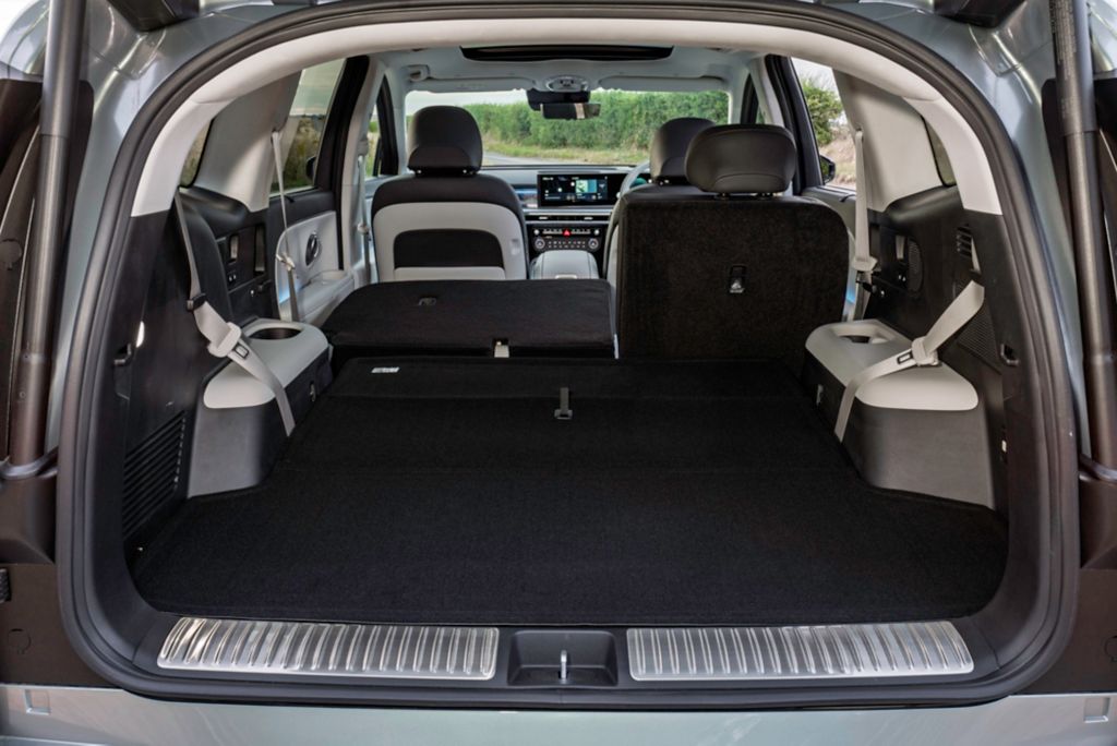 The rear of the Hyundai Ioniq 9 with its spacious boot