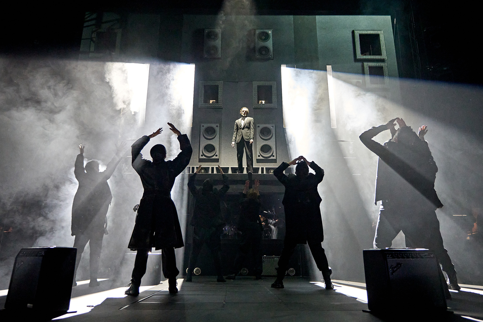Paul Hilton as Claudius (centre) and the cast of Hamlet Hail to the Thief.