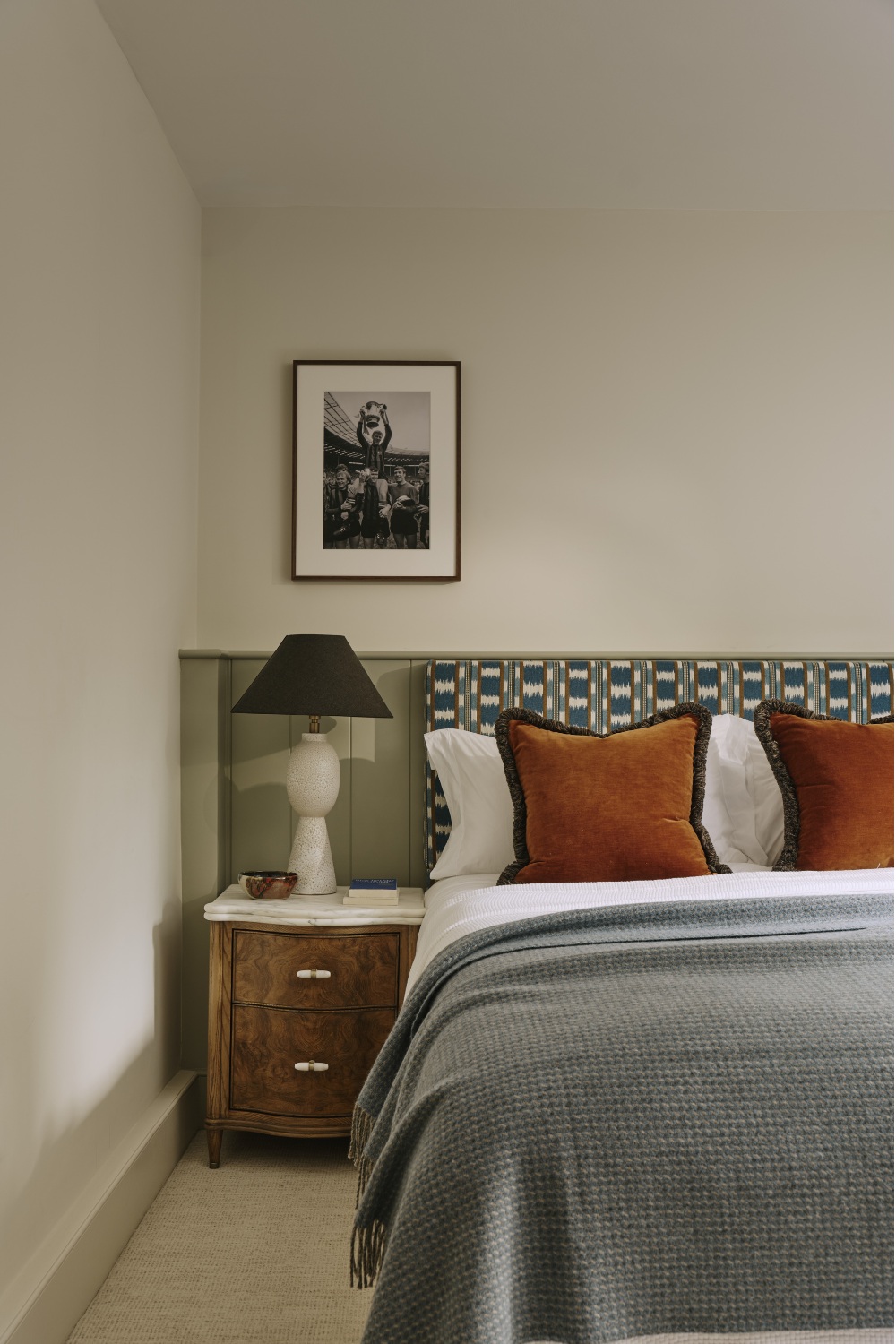 Spare bedroom by Sims Hilditch