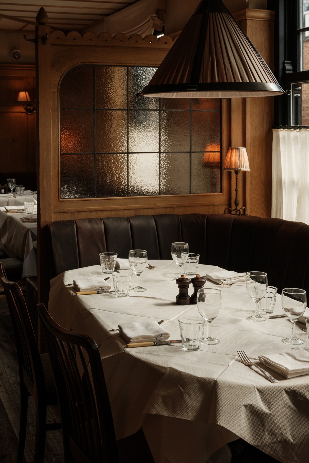 Dining booth at The Hart | Portman Marylebone Wedding Weekend Guide