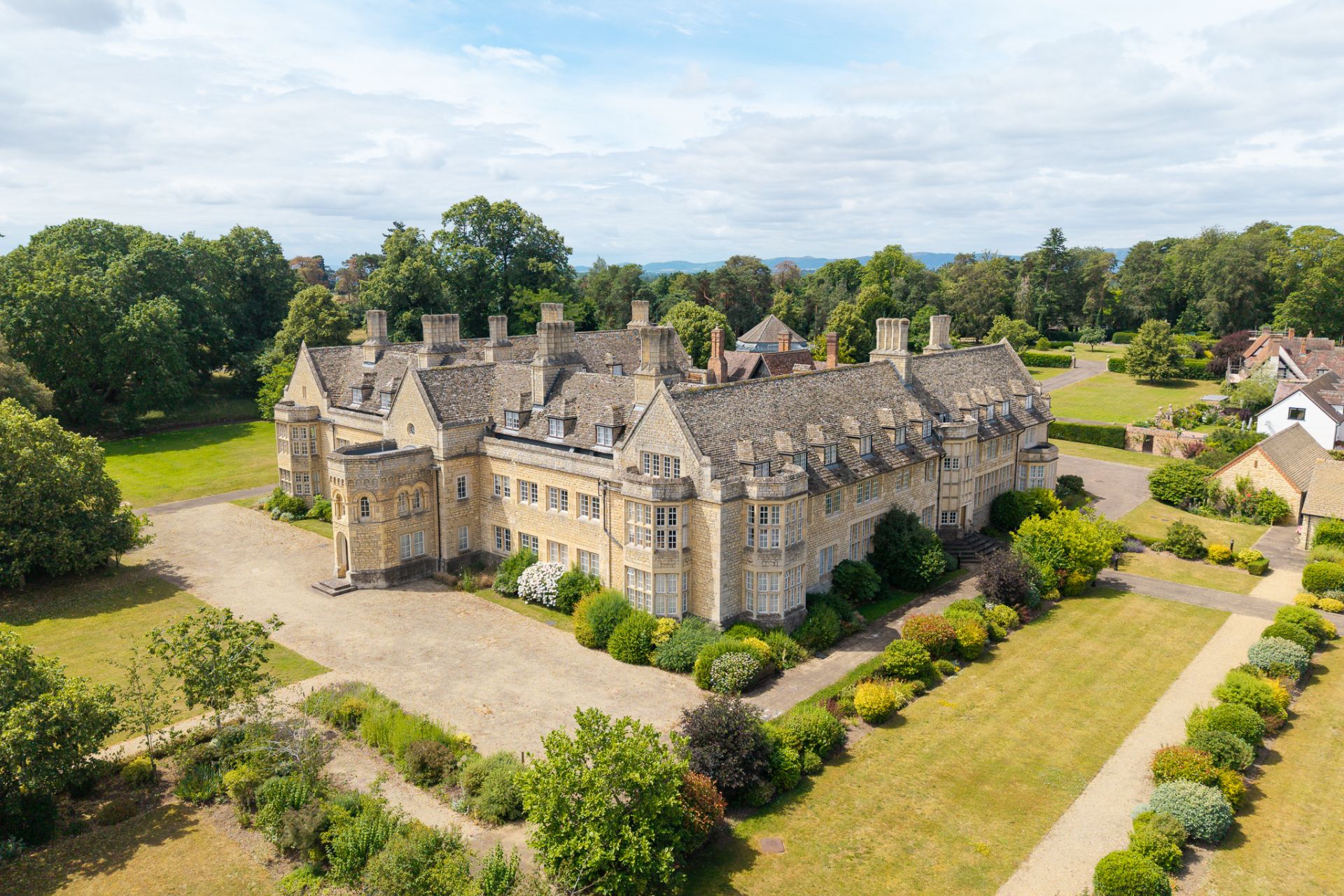besford court estate