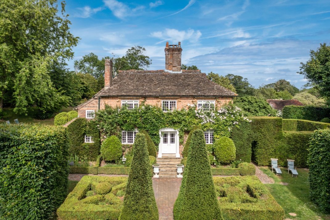 Princess Margaret & Lord Snowdon's Sussex Retreat With A Bathroom Wallpapered In Royal Scandal