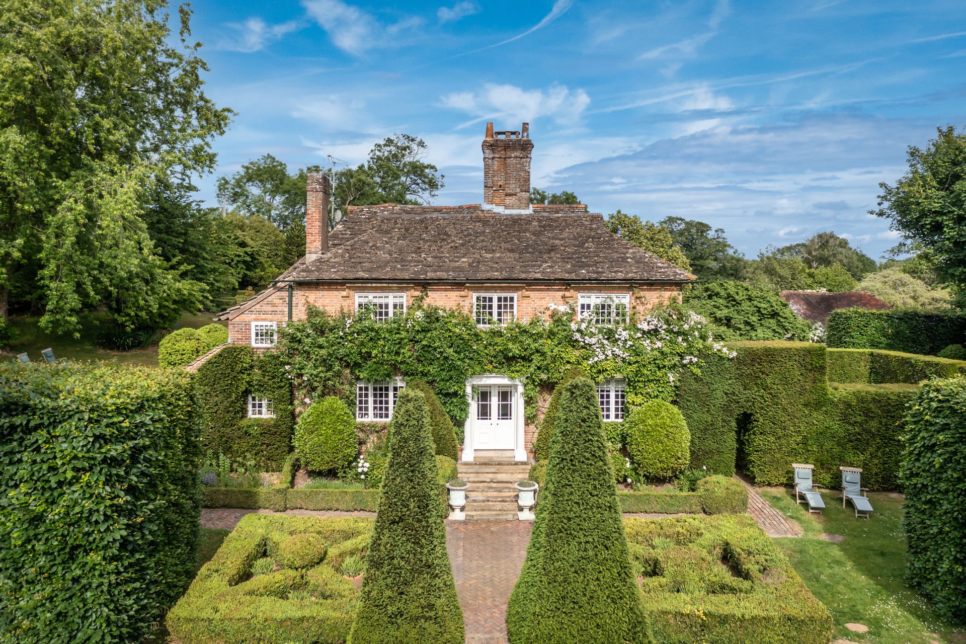 Princess Margaret & Lord Snowdon's Sussex Retreat With A Bathroom Wallpapered In Royal Scandal