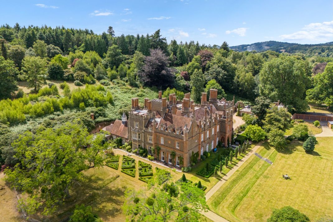 A Surrey Apartment Featured In Four Weddings And A Funeral Is Now For Sale