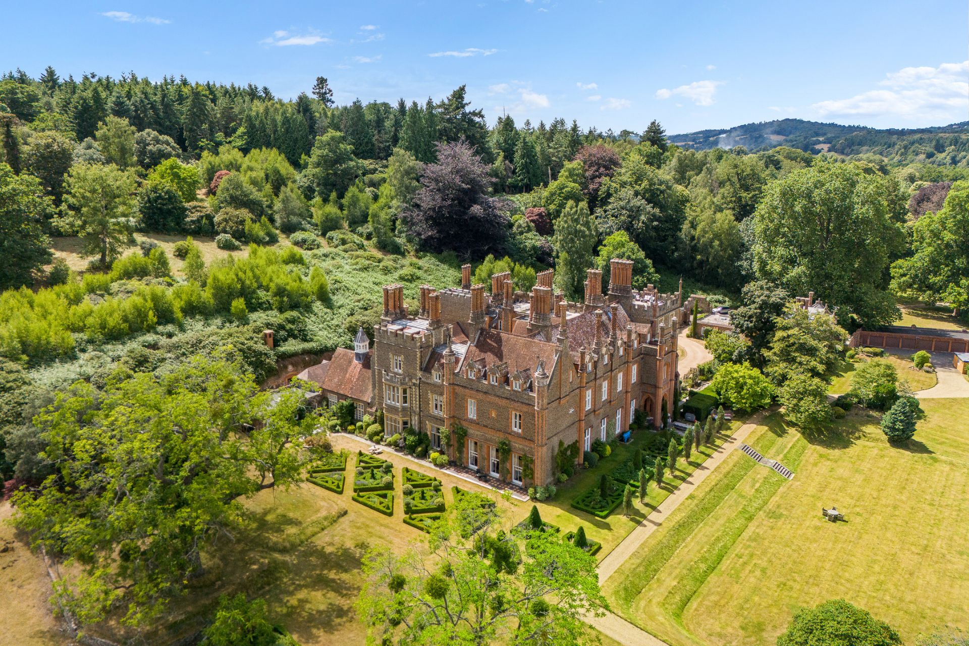 A Surrey Apartment Featured In Four Weddings And A Funeral Is Now For Sale