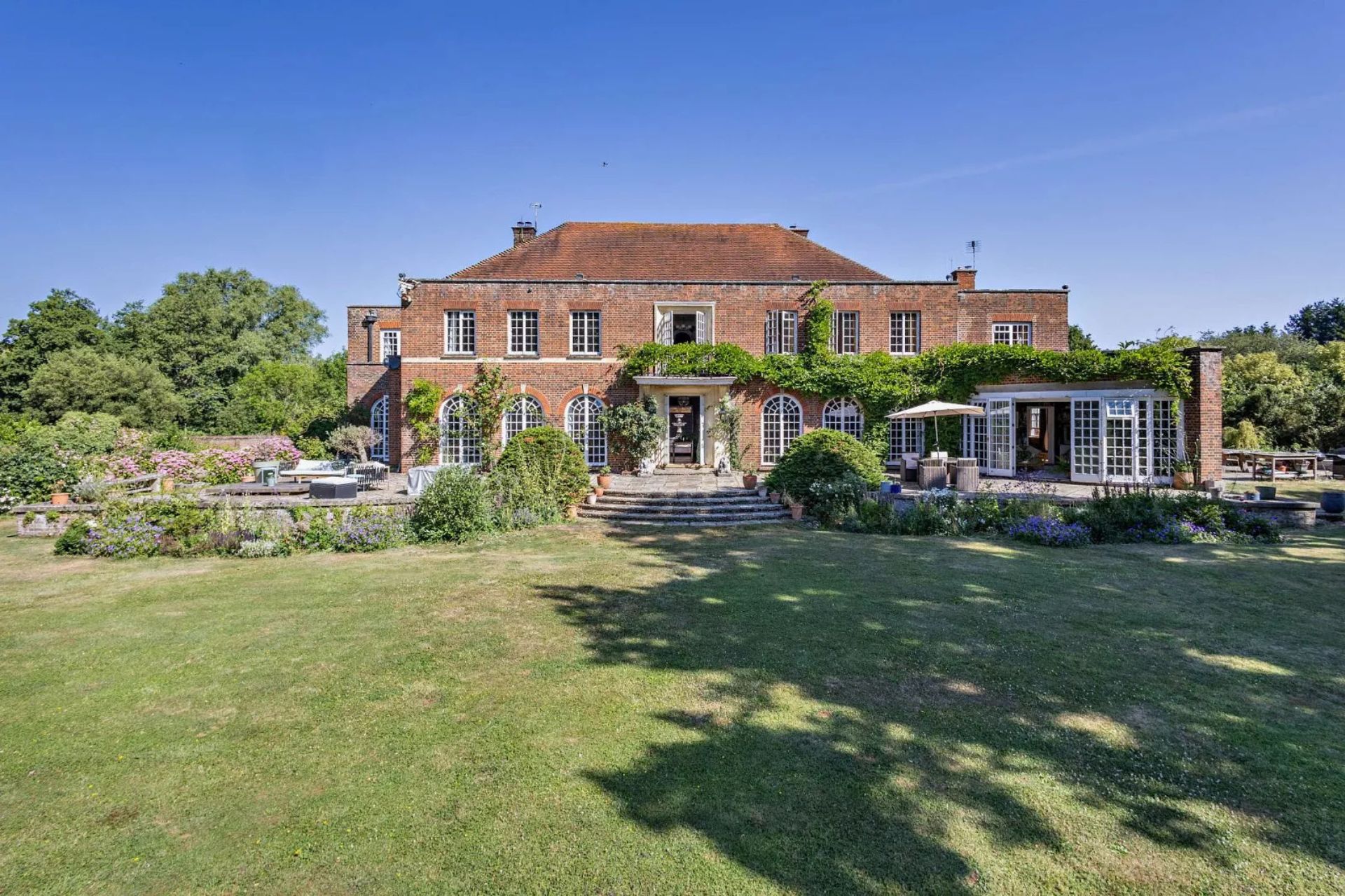 broadfield hall