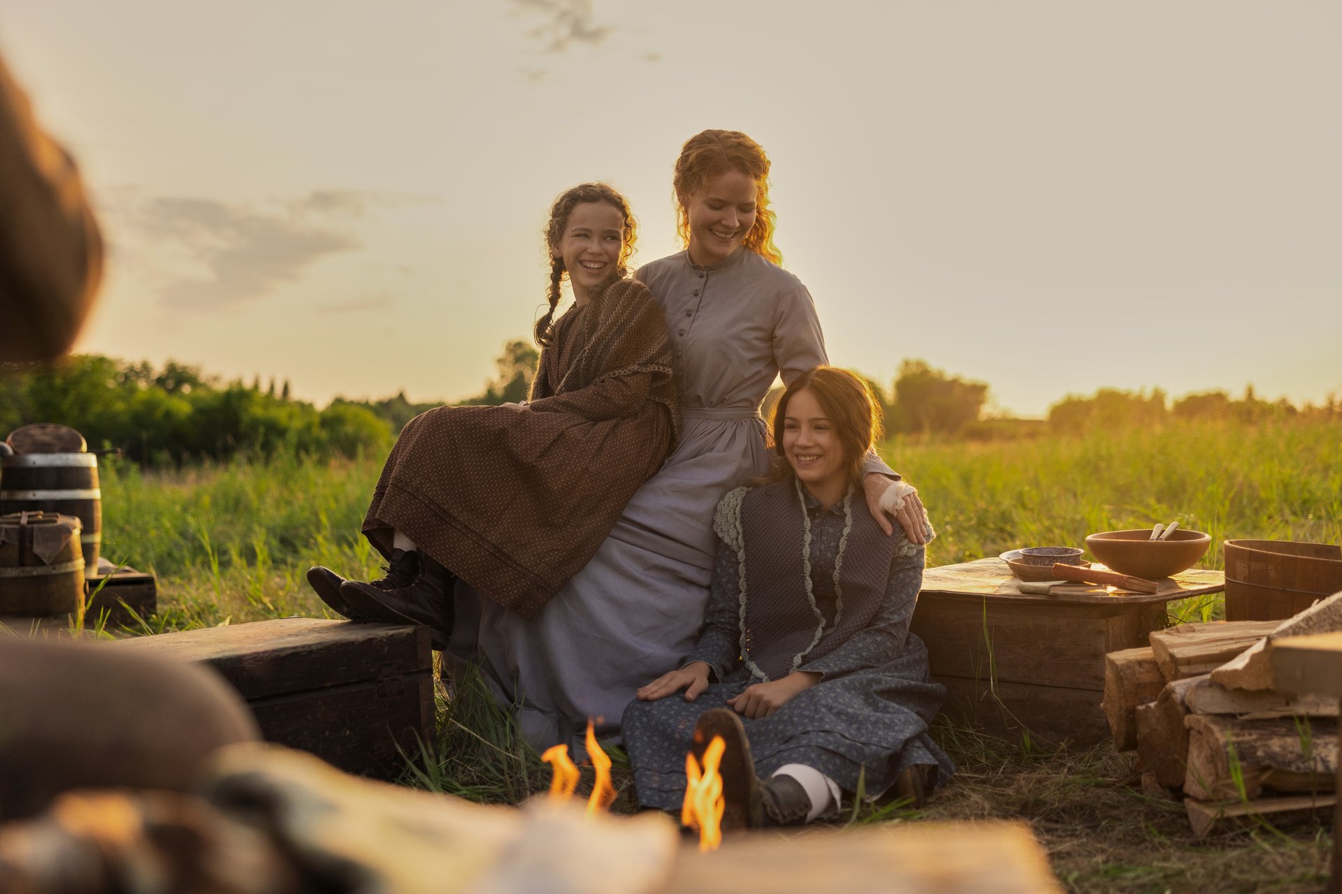 Alice Halsey as Laura Ingalls, Crosby Fitzgerald as Caroline Ingalls & Skywalker Hughes as Mary Ingalls in Little House on the Prairie