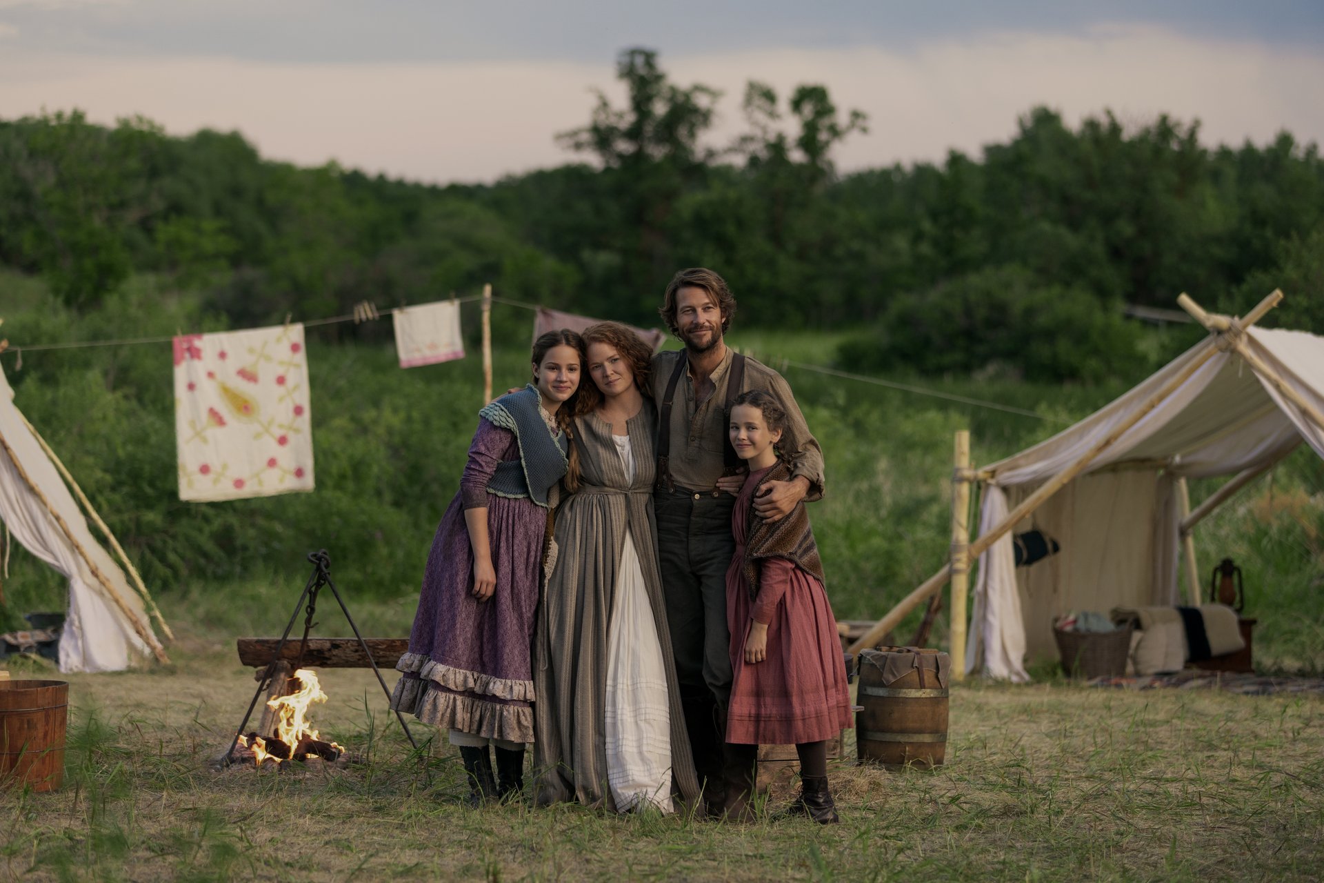 Skywalker Hughes as Mary Ingalls, Crosby Fitzgerald as Caroline Ingalls, Luke Bracey as Charles Ingalls, Alice Halsey as Laura Ingalls in Little House on the Prairie
