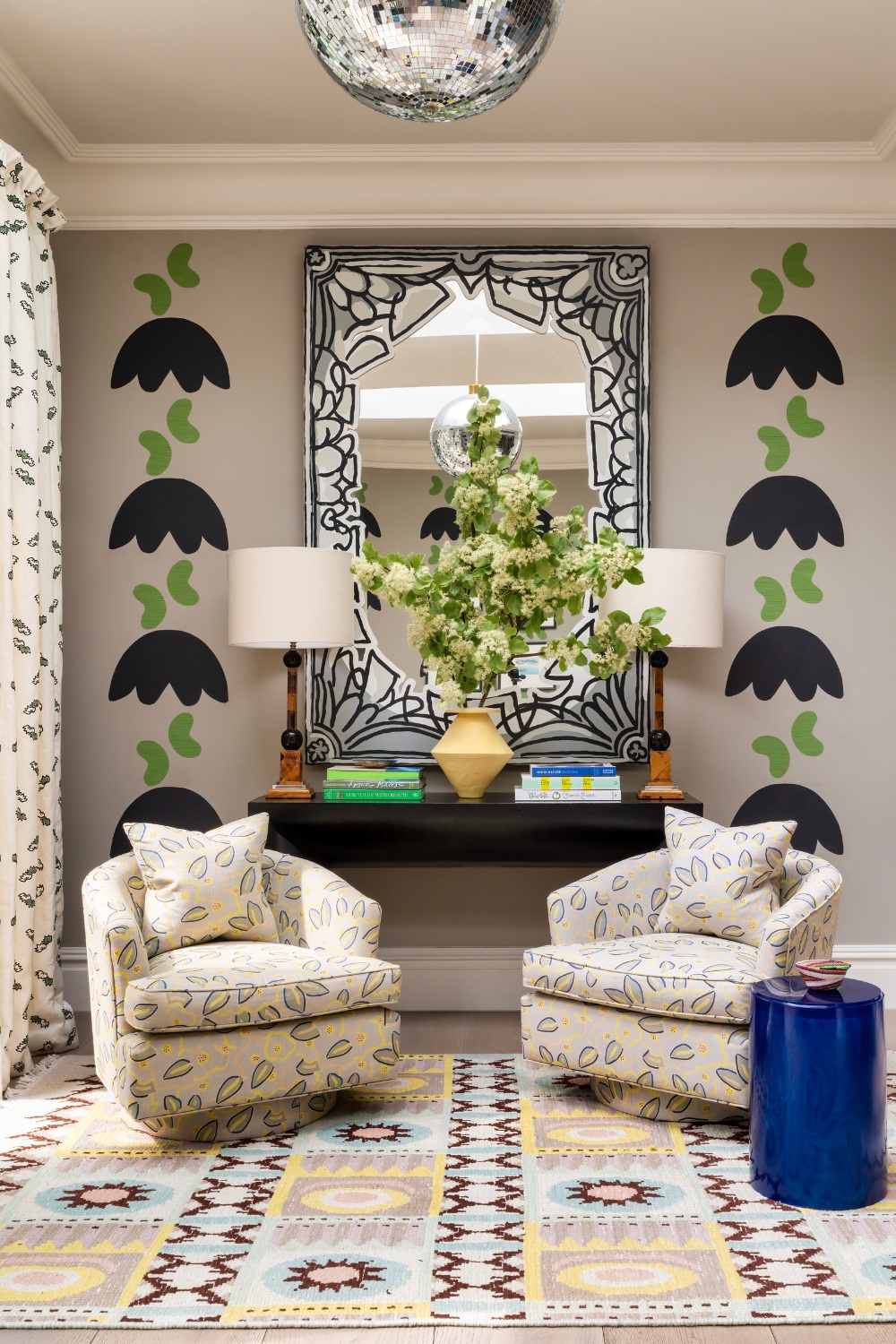 Sitting room with large mirror and colourful wallpaper