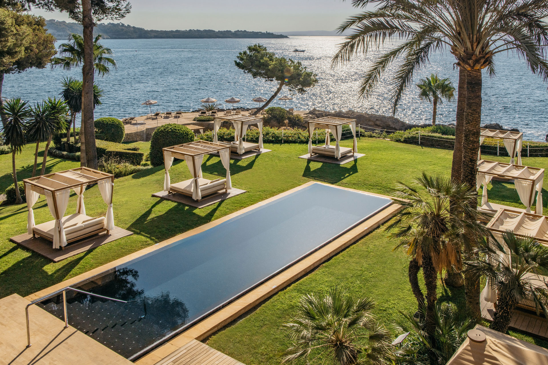 Outdoor area at Hotel de Mar Gran Meliá