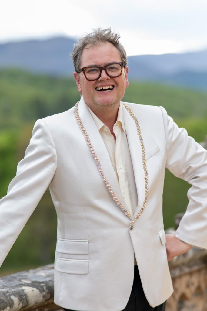 Alan Carr Is The King Of Interior Design TV – Here’s How To Stream All Of His Shows