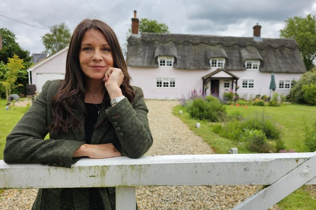 Our 6 Favourite House Hunting TV Shows To Stream Now
