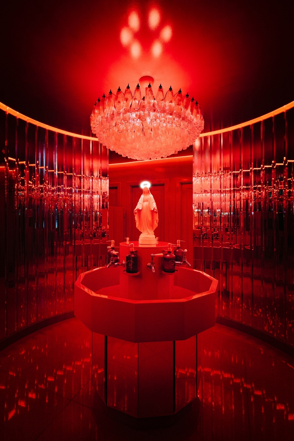 Carlotta bathroom